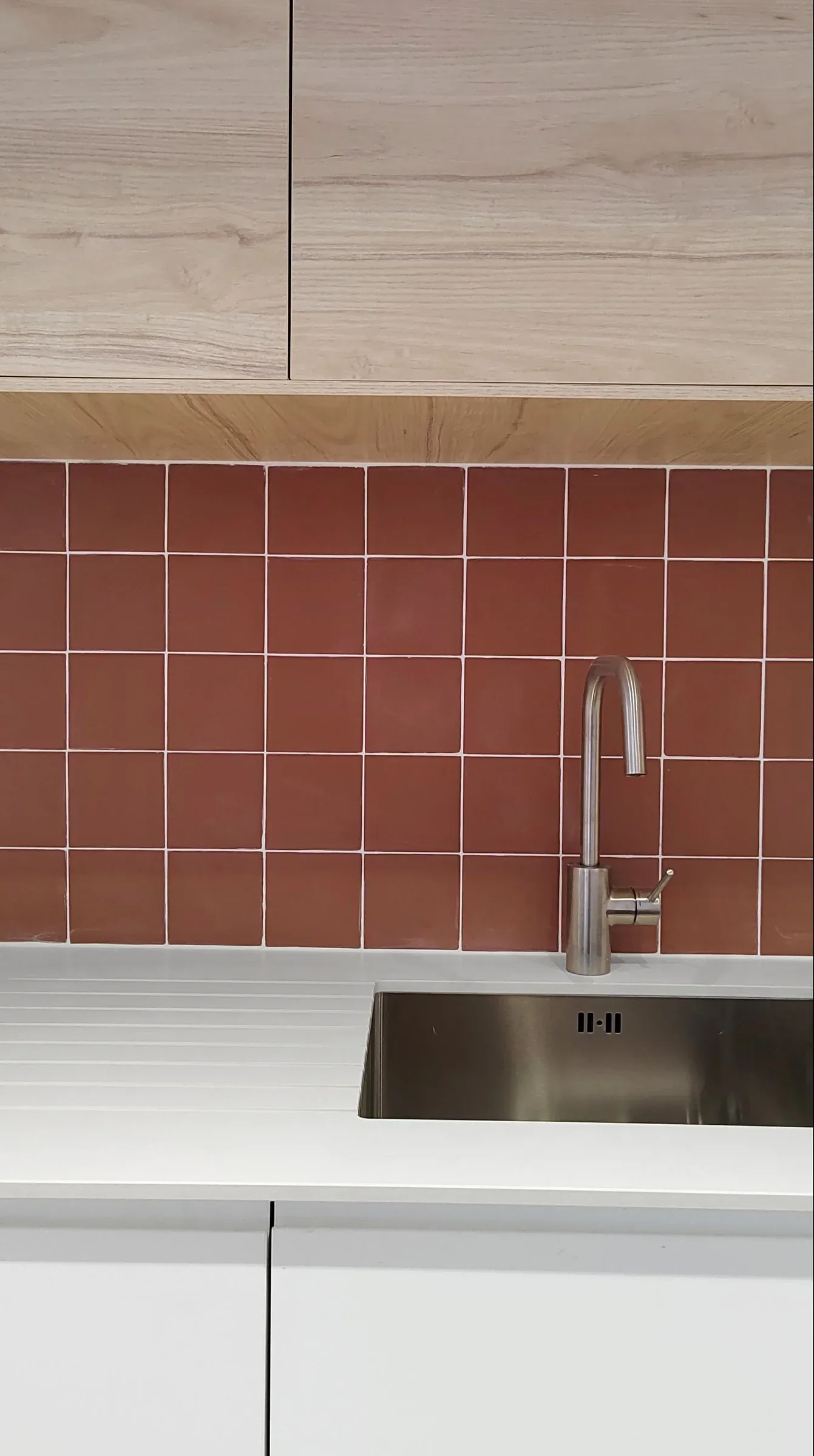 renovation appartement traversant marseille credence carrelee en pixel 41042