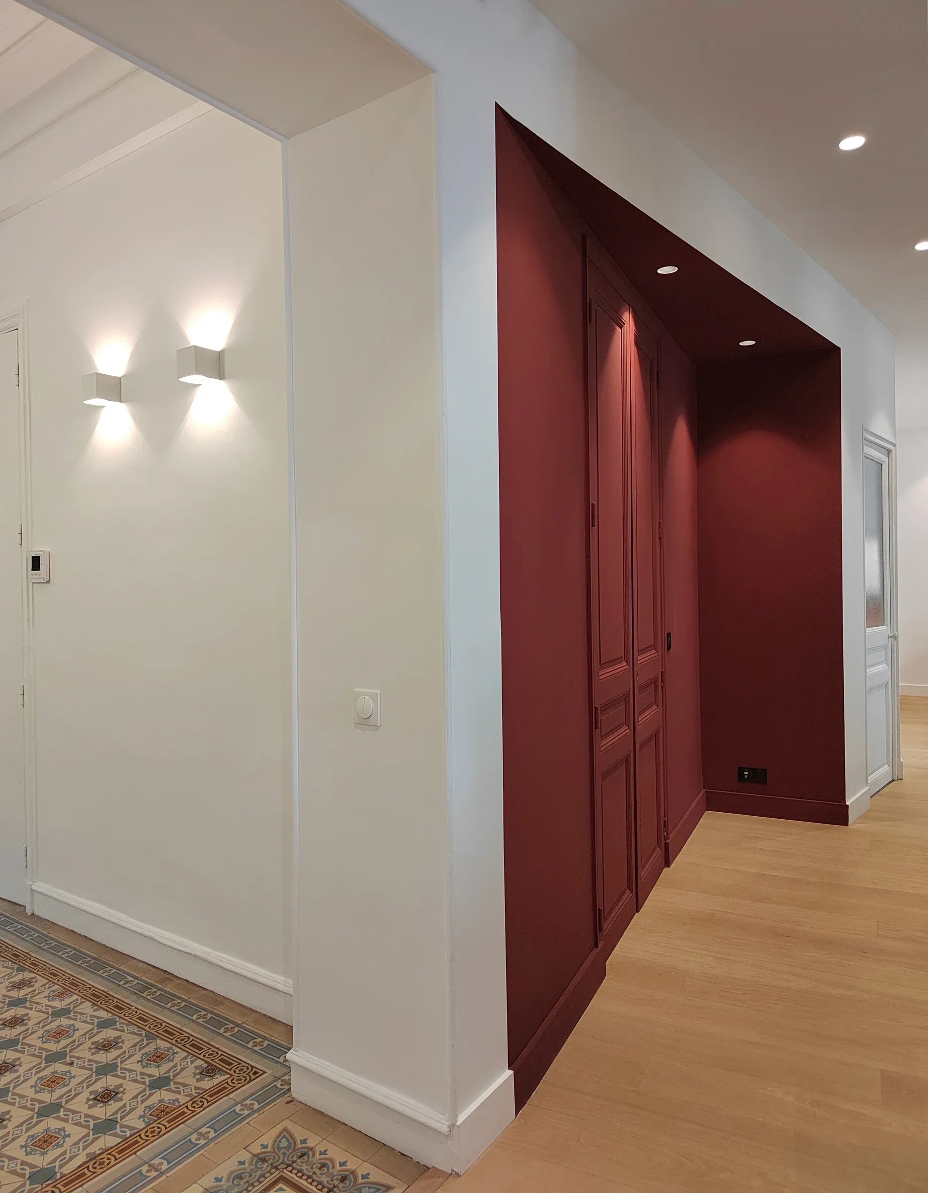 renovation rue paradis volume architectural peint en bordeau